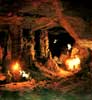 пещера, украшенная свечами
